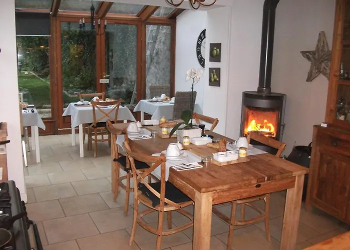 Le Fond De La Cour Bed & Breakfast