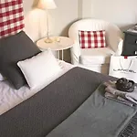 Le Fond De La Cour 4*