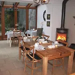 Le Fond De La Cour Bed & Breakfast