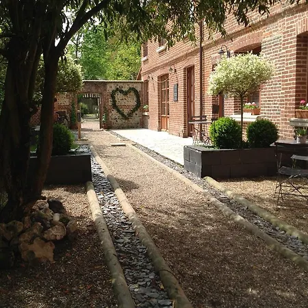 Le Fond De La Cour Bed and Breakfast Ονφλέρ