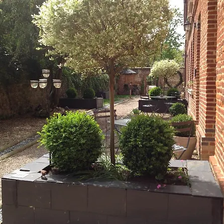 Bed & Breakfast Le Fond De La Cour 4*