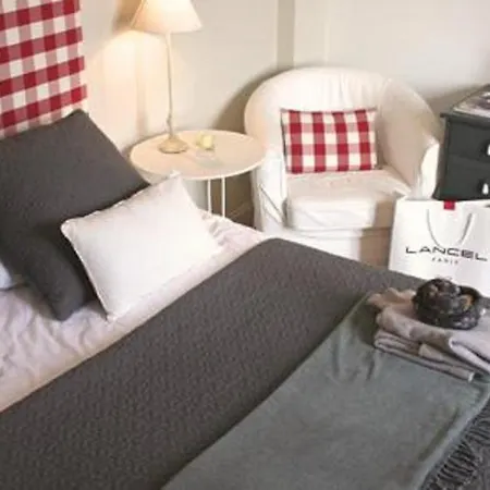 Le Fond De La Cour 3*