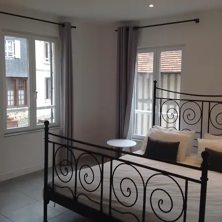 Le Fond De La Cour Frühstückspension Honfleur