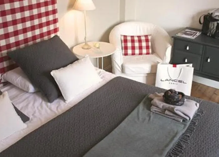 Le Fond De La Cour 3*