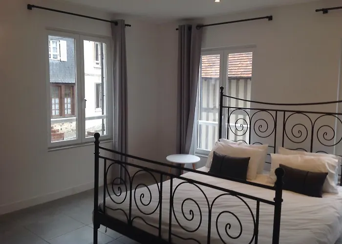 Le Fond De La Cour Bed and Breakfast Ονφλέρ