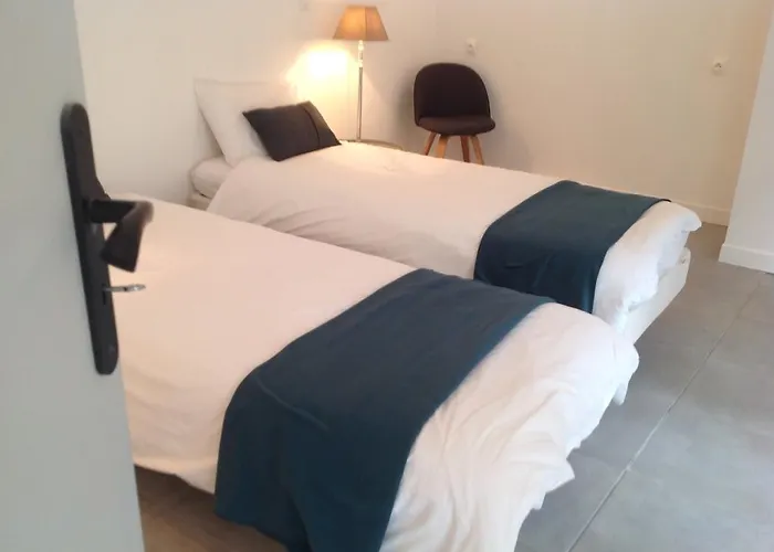 Le Fond De La Cour Bed and Breakfast 3*