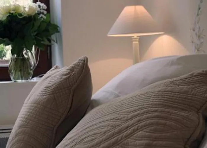 Le Fond De La Cour Bed and Breakfast 3*