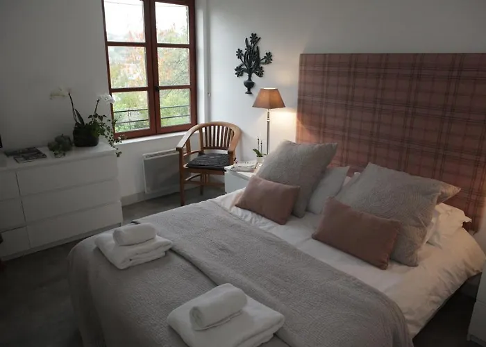 Le Fond De La Cour Bed & Breakfast 3*