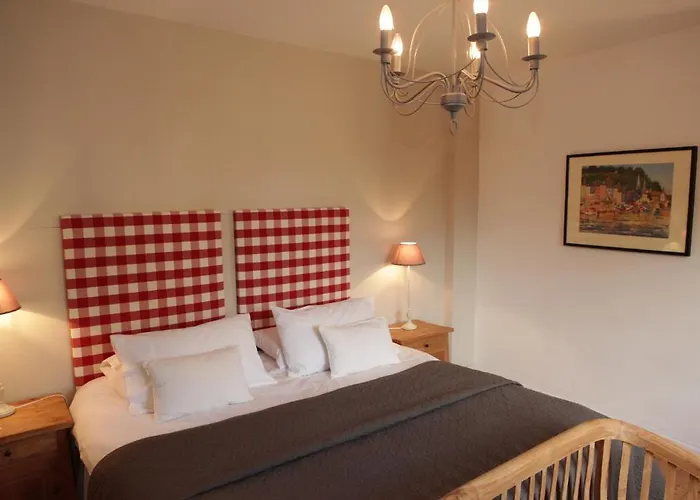Le Fond De La Cour Bed and Breakfast 3*