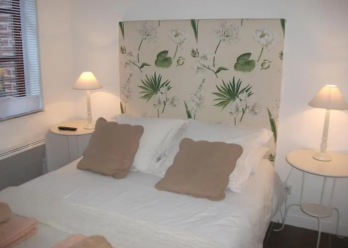 Le Fond De La Cour Bed and Breakfast Ονφλέρ